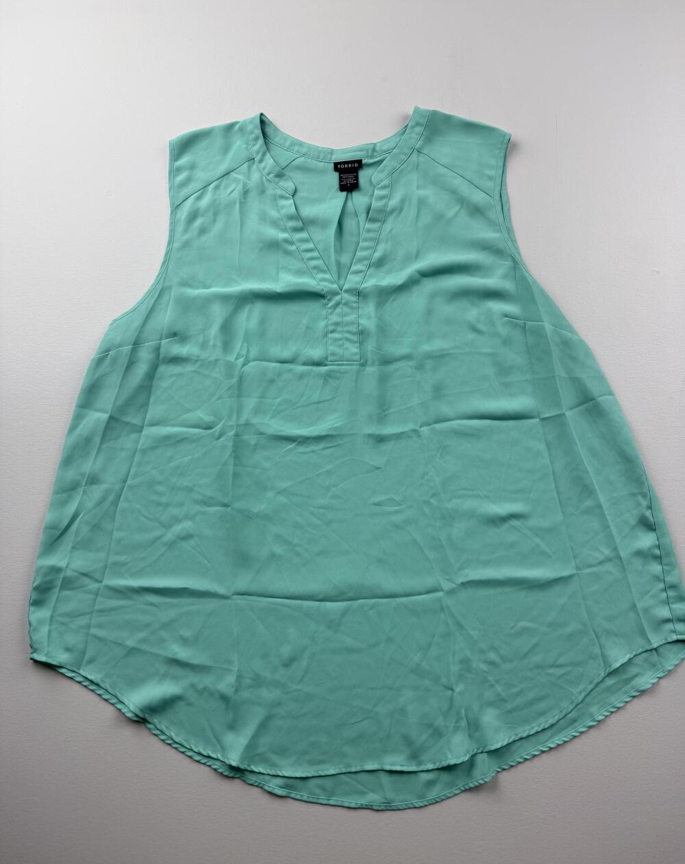 Torrid Blouse Womens 3 Green V Neck Sleeveless Lightweight Pleated Tunic Top